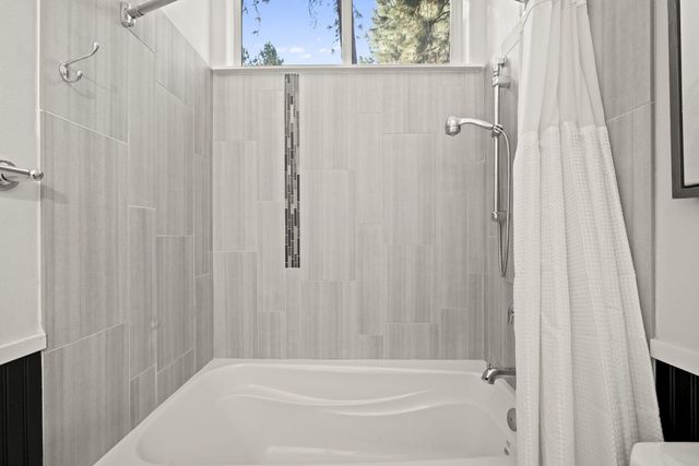 1872 NW Hill Point Drive, Bend, OR 97703