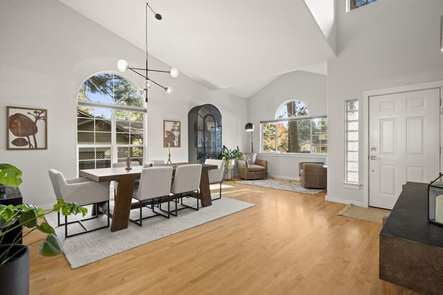 1872 NW Hill Point Drive, Bend, OR 97703