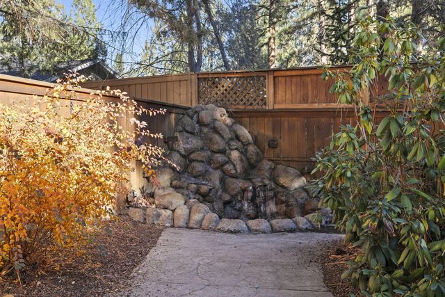 1872 NW Hill Point Drive, Bend, OR 97703