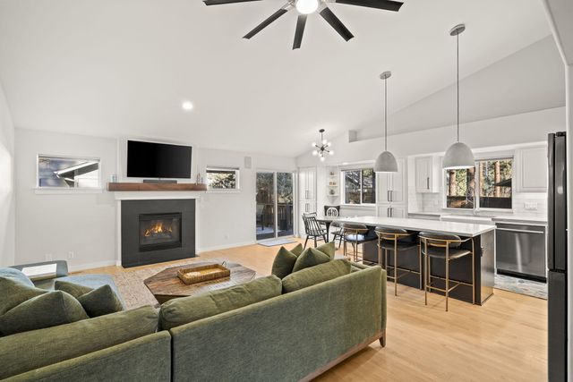 1872 NW Hill Point Drive, Bend, OR 97703