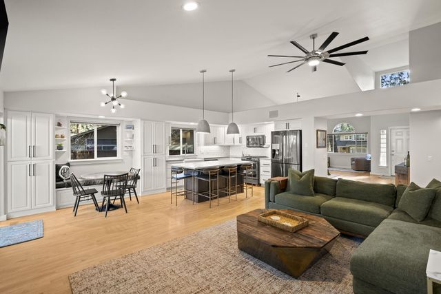 1872 NW Hill Point Drive, Bend, OR 97703