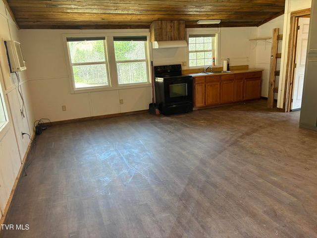 202 Greer Branch Road, Laurel Bloomery, TN 37680