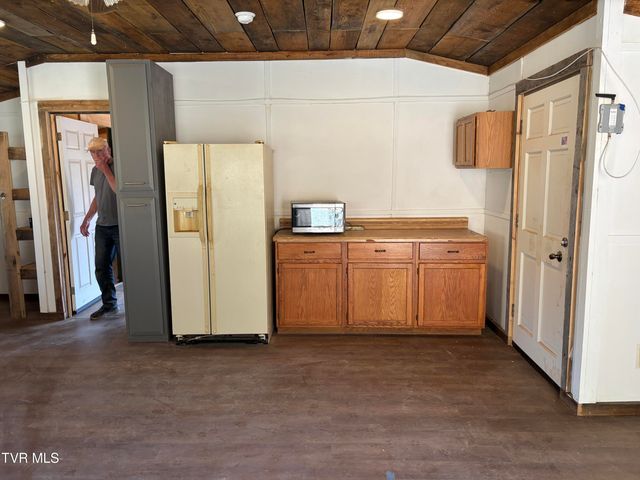 202 Greer Branch Road, Laurel Bloomery, TN 37680