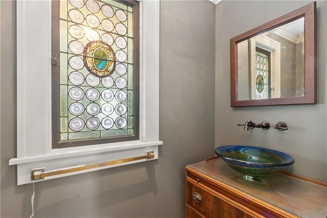 2515 W 65th Street, Mission Hills, KS 66208