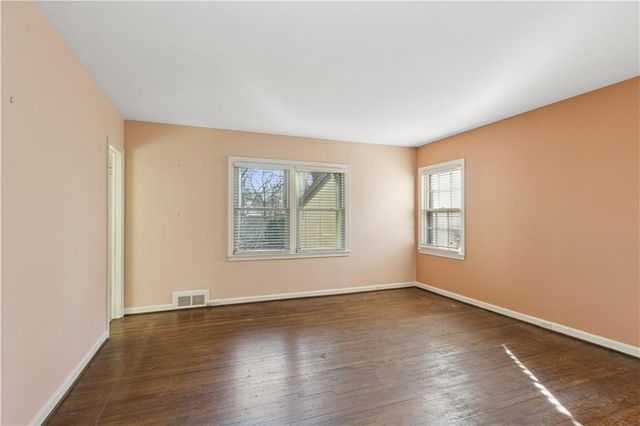 2515 W 65th Street, Mission Hills, KS 66208