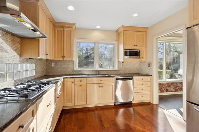 2515 W 65th Street, Mission Hills, KS 66208