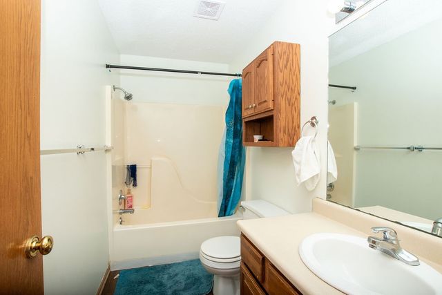 14543 Summit Drive, Clive, IA 50325