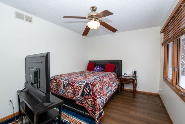 14543 Summit Drive, Clive, IA 50325