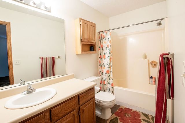 14543 Summit Drive, Clive, IA 50325