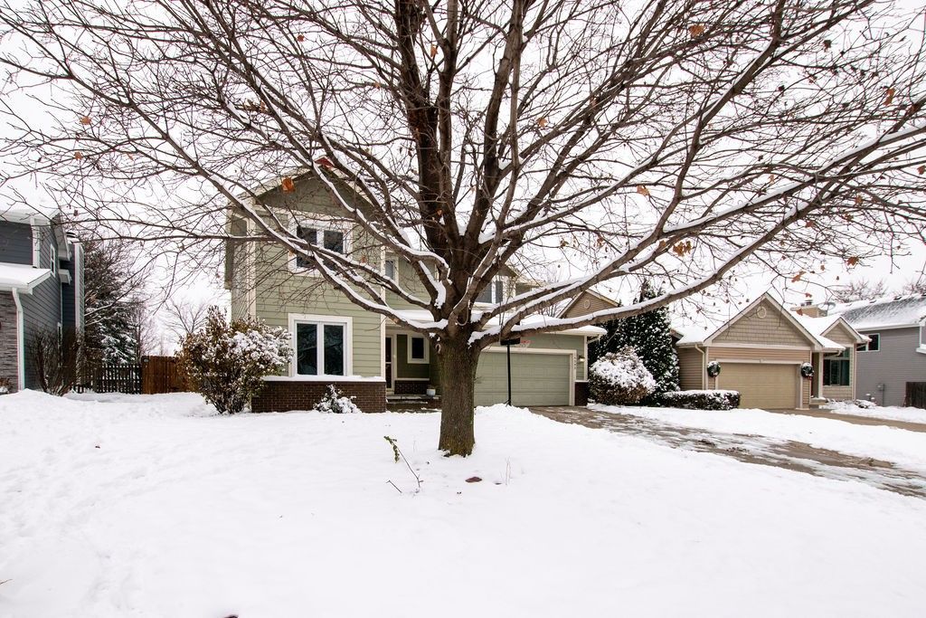 14543 Summit Drive, Clive, IA 50325