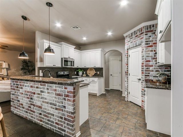 14573 Ashwood Court, Edmond, OK 73025