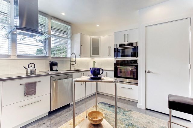 5252 Memorial Drive 5252, Houston, TX 77007