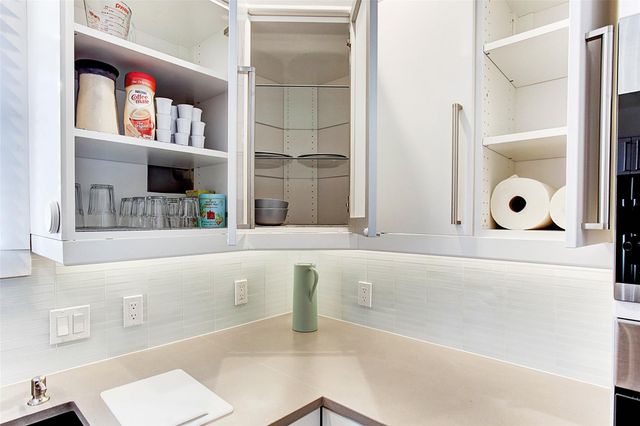 5252 Memorial Drive 5252, Houston, TX 77007