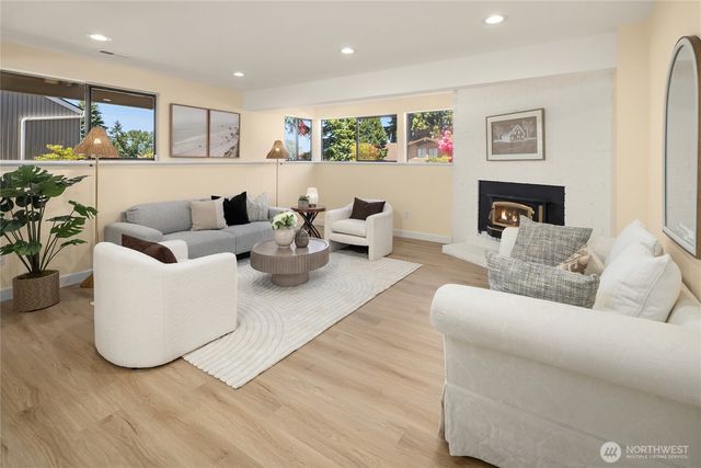 15015 SE 46th Place, Bellevue, WA 98006