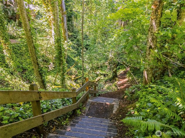 15015 SE 46th Place, Bellevue, WA 98006