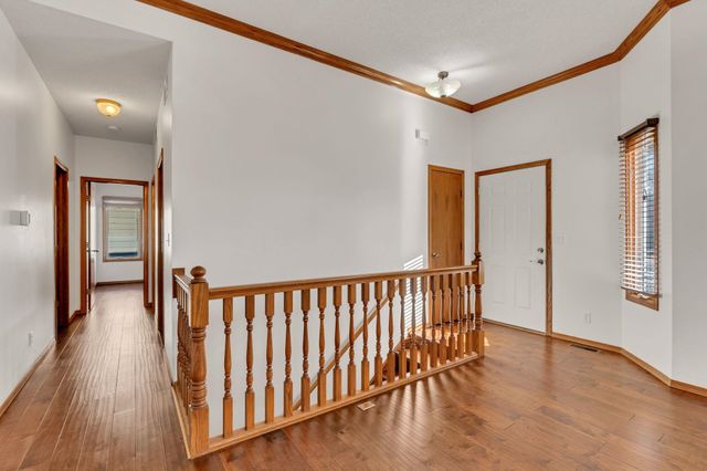 313 N Walnut Creek Dr, Derby, KS 67037