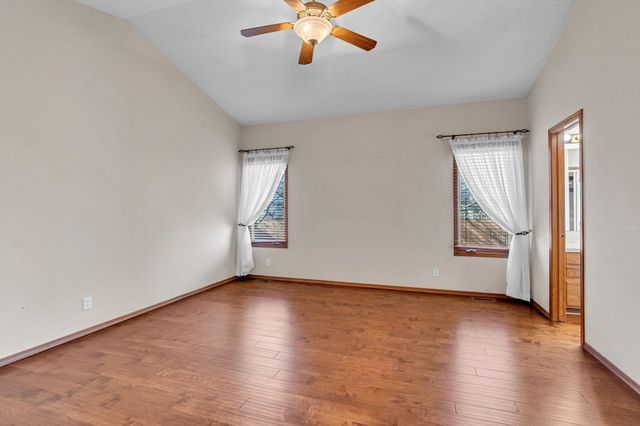 313 N Walnut Creek Dr, Derby, KS 67037