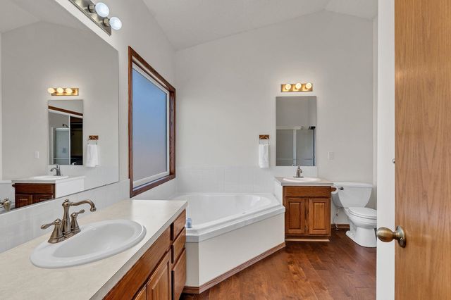 313 N Walnut Creek Dr, Derby, KS 67037