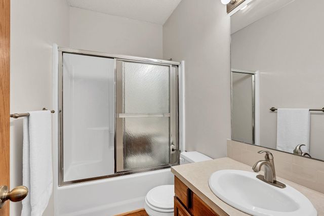 313 N Walnut Creek Dr, Derby, KS 67037