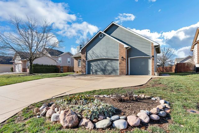 313 N Walnut Creek Dr, Derby, KS 67037