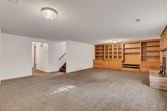 313 N Walnut Creek Dr, Derby, KS 67037