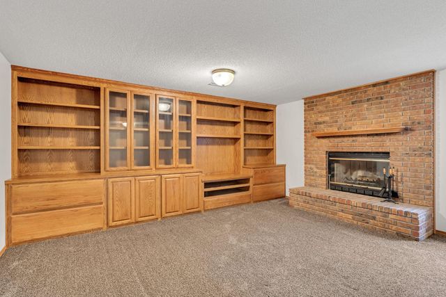 313 N Walnut Creek Dr, Derby, KS 67037