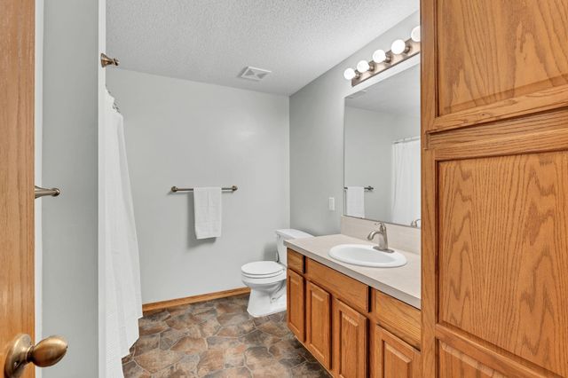 313 N Walnut Creek Dr, Derby, KS 67037