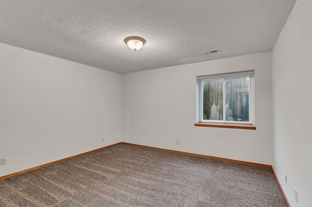 313 N Walnut Creek Dr, Derby, KS 67037