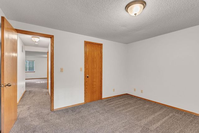 313 N Walnut Creek Dr, Derby, KS 67037