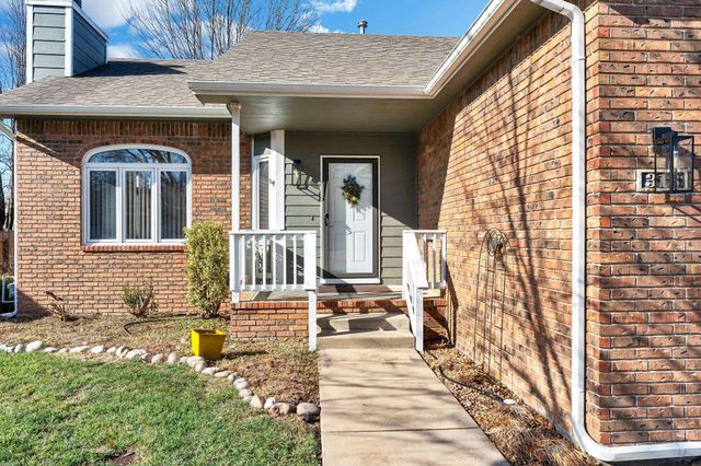 313 N Walnut Creek Dr, Derby, KS 67037