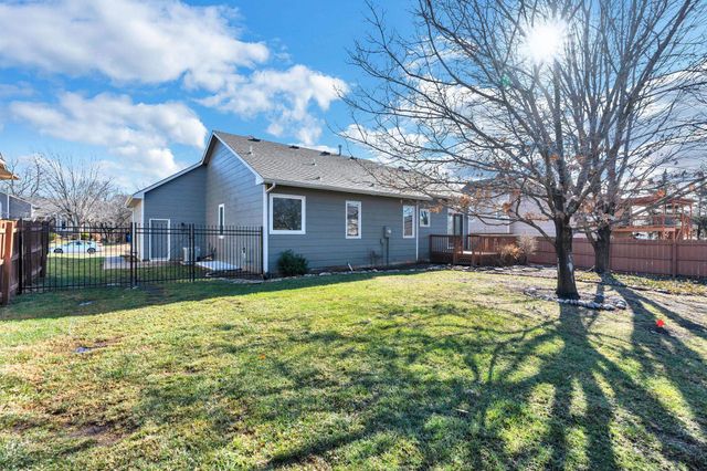 313 N Walnut Creek Dr, Derby, KS 67037