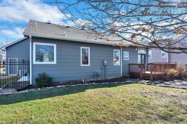 313 N Walnut Creek Dr, Derby, KS 67037