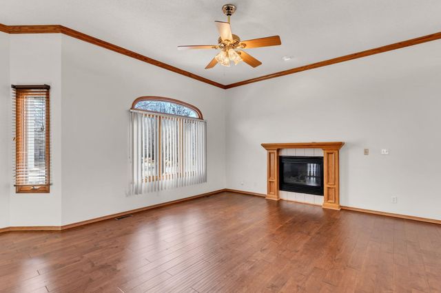 313 N Walnut Creek Dr, Derby, KS 67037