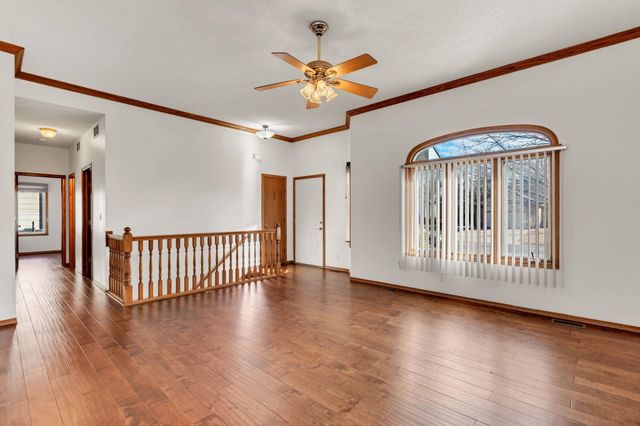 313 N Walnut Creek Dr, Derby, KS 67037