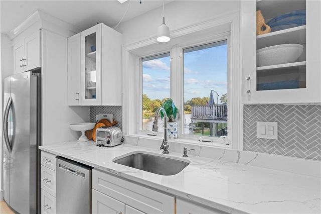 93 Riverside Drive, Wakefield, RI 02879