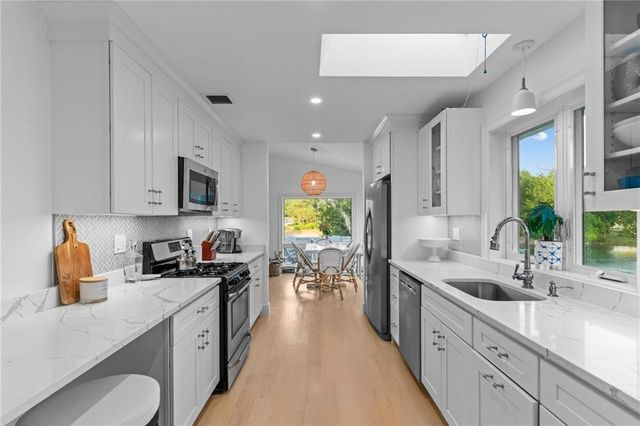 93 Riverside Drive, Wakefield, RI 02879