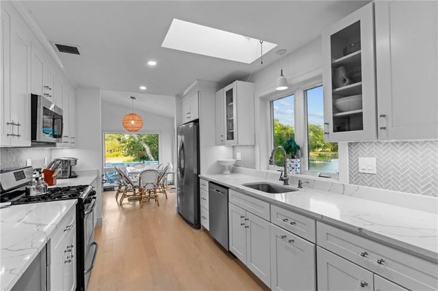 93 Riverside Drive, Wakefield, RI 02879