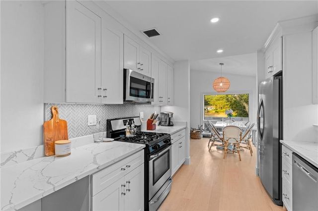 93 Riverside Drive, Wakefield, RI 02879