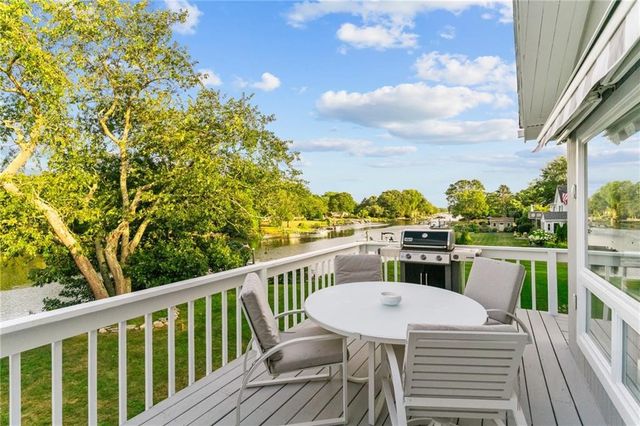 93 Riverside Drive, Wakefield, RI 02879