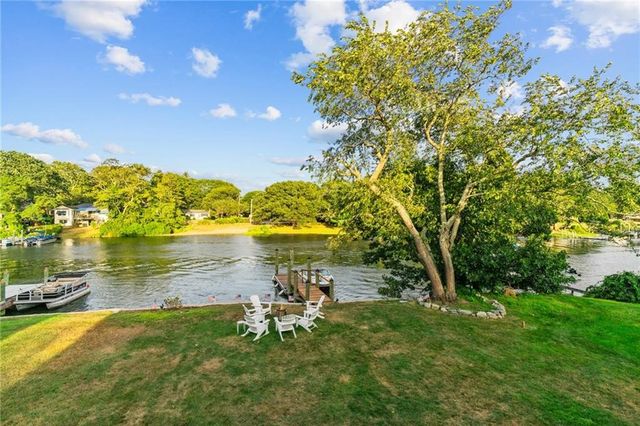 93 Riverside Drive, Wakefield, RI 02879