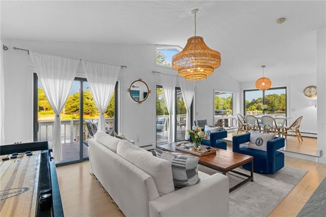 93 Riverside Drive, Wakefield, RI 02879