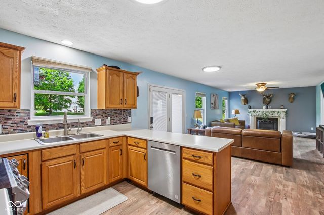 5422 Wakefield Drive S, Greenwood, IN 46142