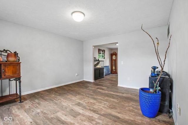 5422 Wakefield Drive S, Greenwood, IN 46142