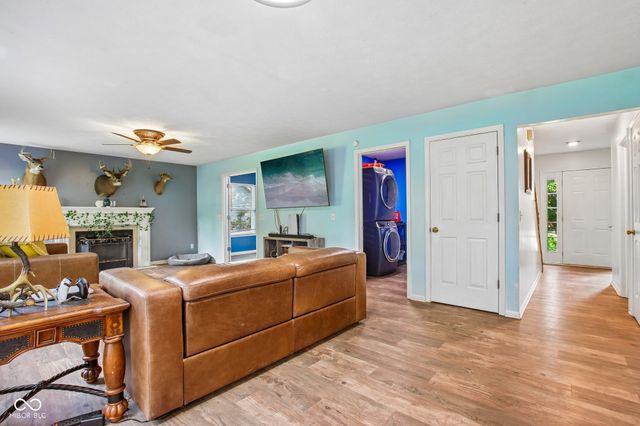5422 Wakefield Drive S, Greenwood, IN 46142