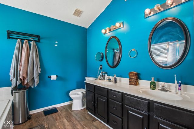 5422 Wakefield Drive S, Greenwood, IN 46142