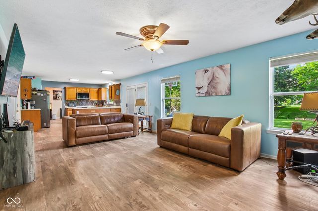 5422 Wakefield Drive S, Greenwood, IN 46142