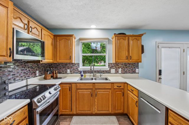 5422 Wakefield Drive S, Greenwood, IN 46142