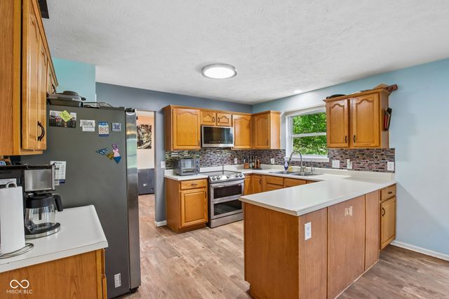 5422 Wakefield Drive S, Greenwood, IN 46142