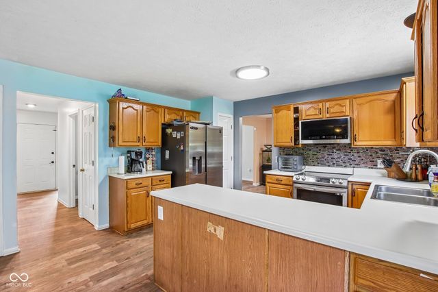5422 Wakefield Drive S, Greenwood, IN 46142