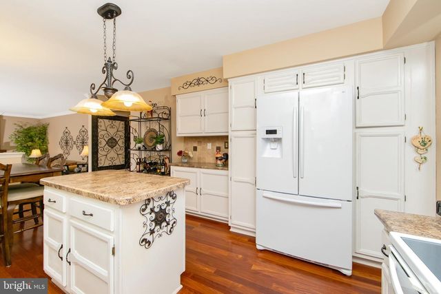 25 ACORN HILL DR, Voorhees, NJ 08043